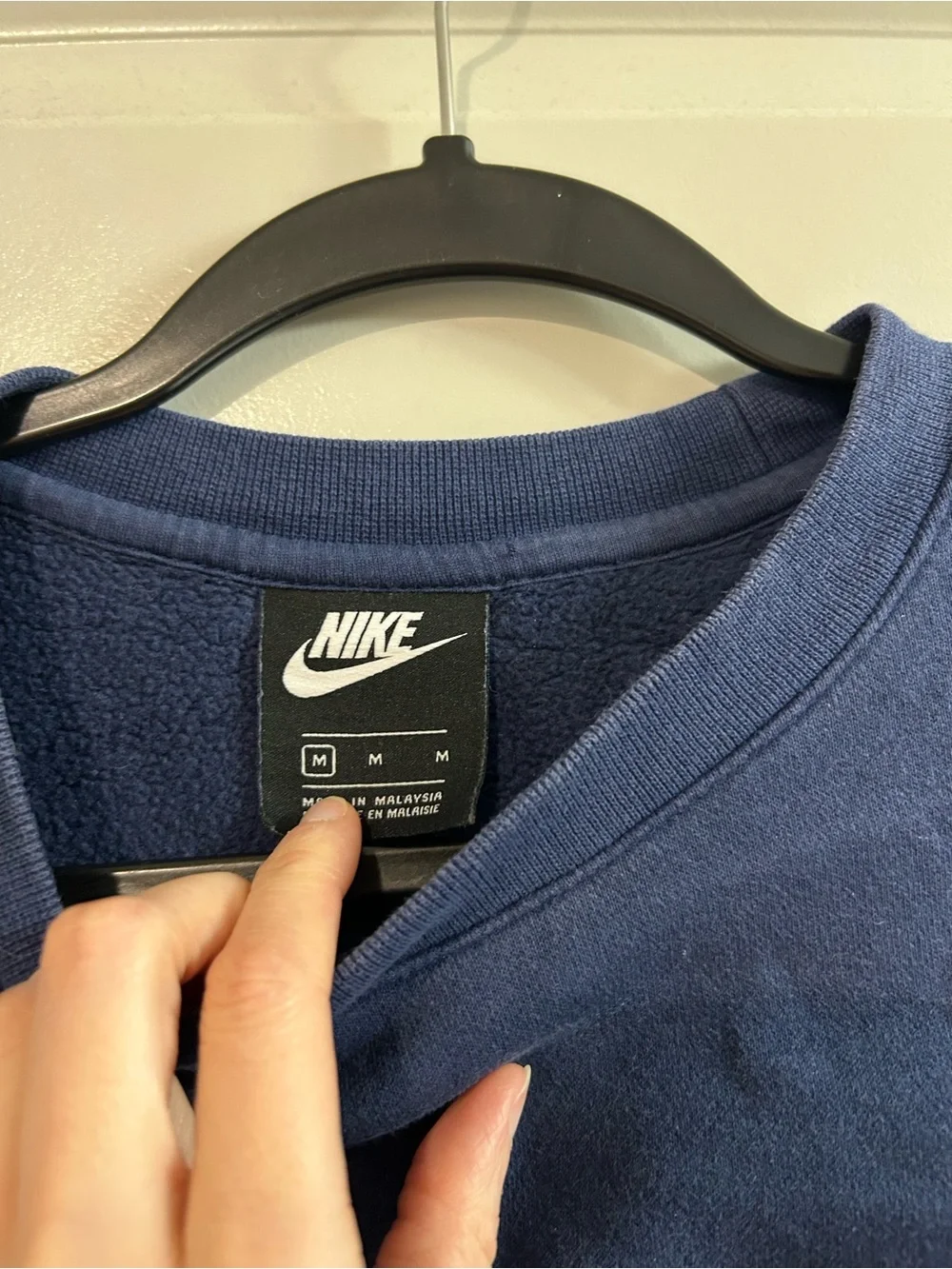 Nike Men's Navy Blue Crewneck Sweatshirt with White Logo - Picture 3 of 5